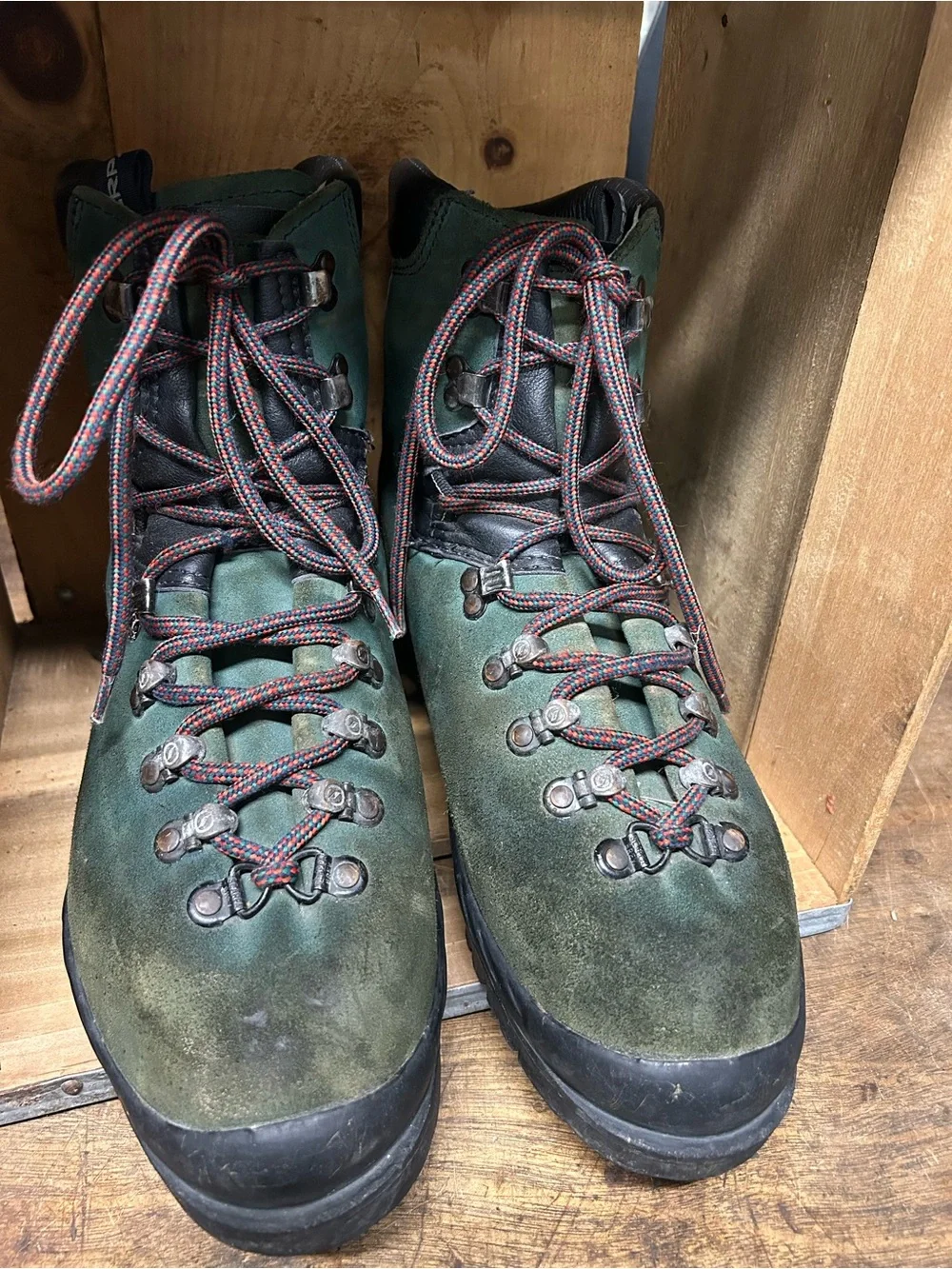 Scarpa Green Suede Men's mountaineering and crampon Boots with Black Soles